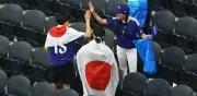 Afición de Japón limpia estadio tras empate ante Países Bajos