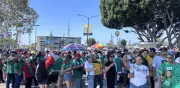 Afición mexicana convierte el Memorial Coliseum en fiesta mundialista