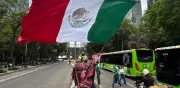 Aficionados invaden Paseo de la Reforma por fiesta mundialista en CDMX