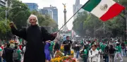 Aficionados mexicanos abarrotan el Ángel de la Independencia antes del México vs Corea del Sur