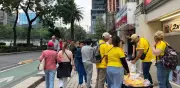 Ambulantes de Zona Rosa venden playeras pirata del Mundial hasta en 800 pesos