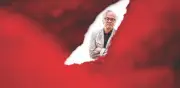 Anish Kapoor regresa a Londres con rojo y negro en gran formato