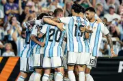 Argentina vence 3-0 a Islandia con gol de Messi y llega lista al Mundial