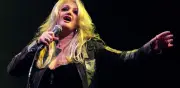 Bonnie Tyler despierta del coma inducido; su estado sigue grave
