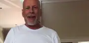 Bruce Willis reaparece feliz en el cumpleaños 50 de su esposa Emma Heming