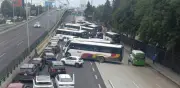 Choferes colapsan Periférico norte en protesta por extorsiones