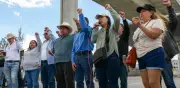 CNTE denuncia acoso policial y descuentos salariales a maestros en paro