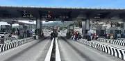 CNTE toma casetas de Tlalpan, Naucalpan y San Marcos; da paso libre