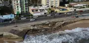 Colapsan 70 metros del malecón de Mazatlán por erosión y oleaje