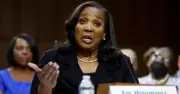 Corte Suprema de EU invalida despido de Lisa Cook de la Fed ordenado por Trump
