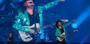Fher de Maná recibe un brasier en concierto y reacciona con humor