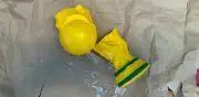 FIFA ordena destruir pipas de marihuana con forma de trofeo del Mundial en Toronto
