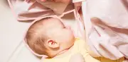 Guía de colecho seguro: beneficios, riesgos y recomendaciones para dormir con tu bebé