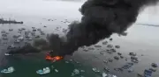 Incendio masivo en puerto de Manta: 35 barcos destruidos y 4 heridos graves