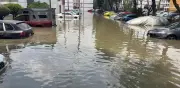 Inundación en Tlalnepantla: estacionamiento bajo agua tras fuertes lluvias