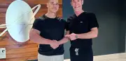 John Cena se rapa por completo para continuar su tratamiento capilar