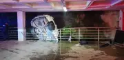 Joven sobrevive a caída de tres niveles en estacionamiento de San Pedro