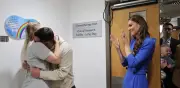 Kate Middleton conmueve al abrazar a madre que venció el cáncer