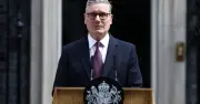 Keir Starmer dimite como primer ministro de Reino Unido tras escándalos y crisis económica