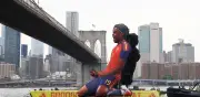 Lamine Yamal domina Nueva York: Adidas despliega su silueta en el río Hudson