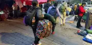 Maestros de la CNTE y CETEG levantan plantón del Zócalo para reorganizarse