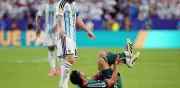 Messi genera polémica por entrada violenta: ¿era tarjeta roja?