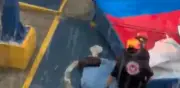 Mujer muere aplastada por espectacular durante tormenta en Nuevo León