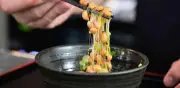 Natto: el superalimento japonés que divide opiniones en el mundo
