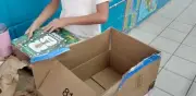 Niño que dibujó su álbum del Mundial recibe uno oficial como recompensa