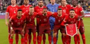 Peligro en San Diego: Suiza entrena rodeada de víboras venenosas
