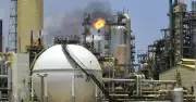 Petróleo enfrenta inestabilidad pese a acuerdo EU-Irán; reservas de EU en mínimo de 40 años