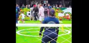Policías y ciudadanos celebran el Mundial con cumbia y futbol en CDMX