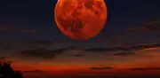 ¿Por qué la Luna se vuelve roja o naranja? La ciencia explica el misterio