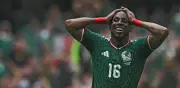Quiñones celebra su primer gol mundialista con México pero pide mejorar el equipo