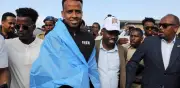 Árbitro somalí recibe heroica bienvenida tras veto de Estados Unidos