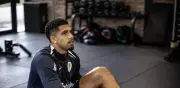 Ronald Araújo enciende alarmas en Uruguay por molestia muscular