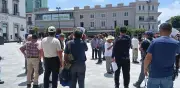 Roya desploma producción cafetalera en Coatepec; productores protestan