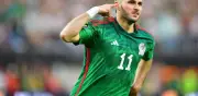 Santiago Giménez rompe el silencio tras no jugar en el debut mundialista