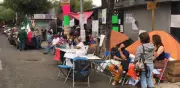 Simpatizantes de Salgado Macedonio instalan plantón en INE por candidatura