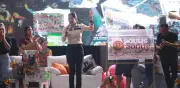 Tepic cumple promesa de hijo a su madre: entregan casa en festival Mamá Sonríe
