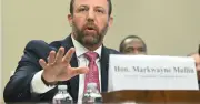 Trump nombra al expolicía Lance Schroyer como nuevo director del ICE