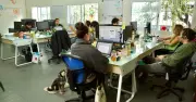 Uso sin control de IA eleva costos y obliga a empresas a poner límites