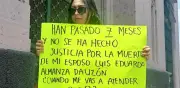 Viuda protesta en Veracruz por muerte de motociclista en obra sin señalización