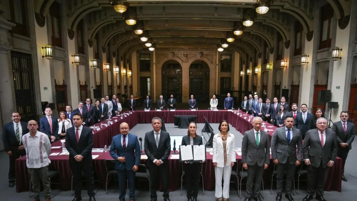 Sheinbaum renueva acuerdo para mantener gasolina Magna debajo de 24 pesos