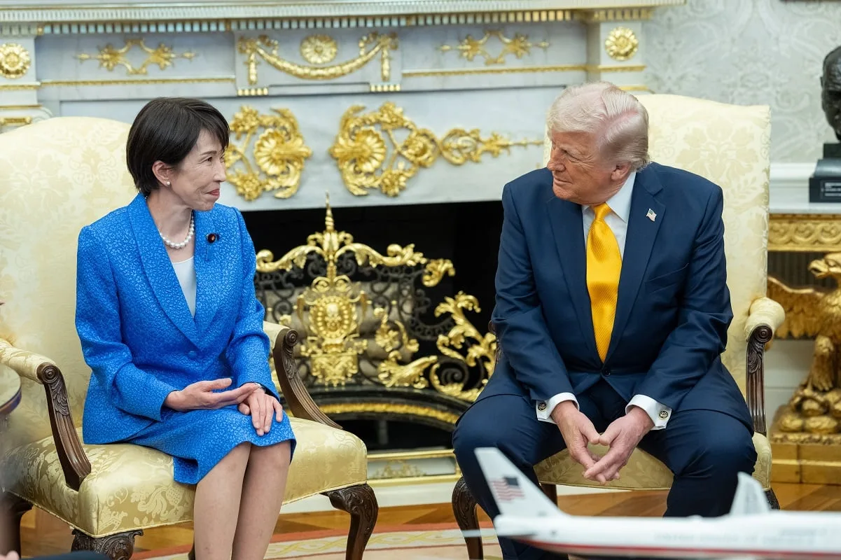 Trump bromea sobre Pearl Harbor ante primera ministra de Japón