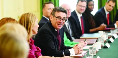 Andy Burnham elimina IVA a luz doméstica como primera medida de gobierno