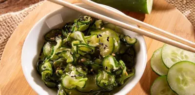 Aprende a preparar sunomono: la refrescante ensalada de pepino japonesa