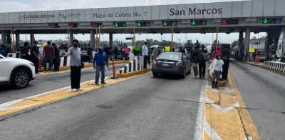 Cierran autopista México-Puebla exigiendo liberación de maestros en Ixtapaluca