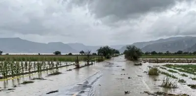 Cierran carretera en Hidalgo por desbordamiento de laguna tras lluvias intensas