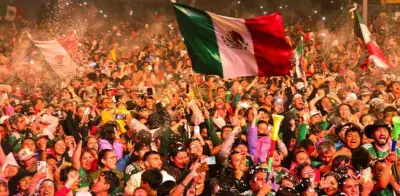 Clara Brugada celebra triunfo de México 2-0 ante Ecuador en el Parque Tezozómoc